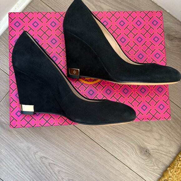Tory Burch Black Suede Astoria Wedge - Picture 11 of 14